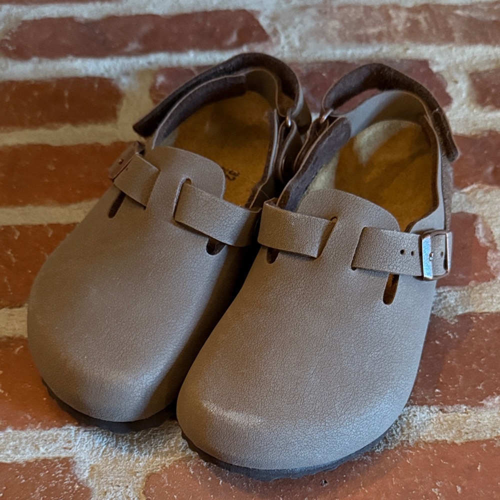 Kids Birkenstocks size 32/1us